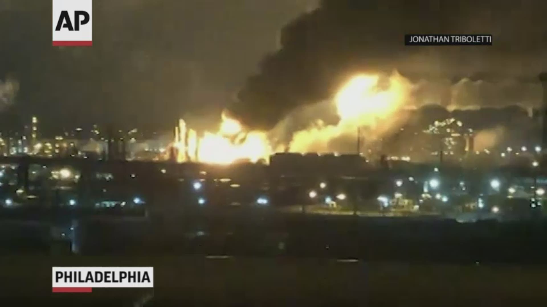 A fire at a refinery complex in Philadelphia burned for more than six hours after it began. (AP)
