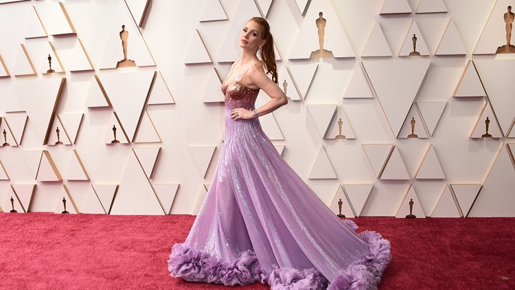 Jessica Chastain's red carpet Oscar gown puts spectators in awe | wzzm13.com