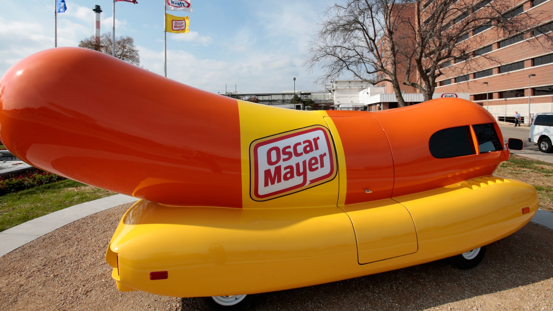 Oscar Mayer's Wienermobile is hiring How to apply, salary info