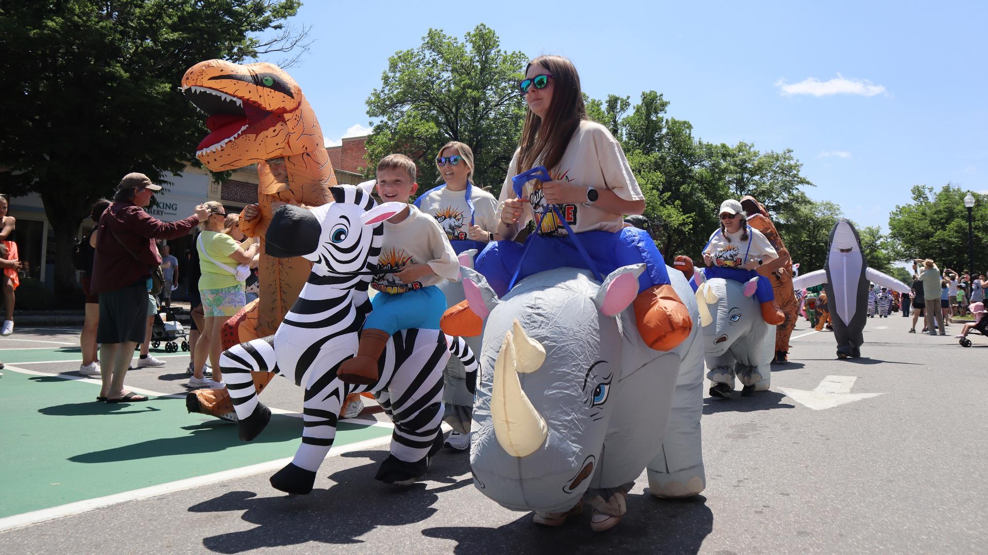 Serving as the backdrop for “Jumanji”, the city of Keene, New Hampshire celebrates the 30th anniversary of the film with a “Rhino Rumble Road Race” saluting the film