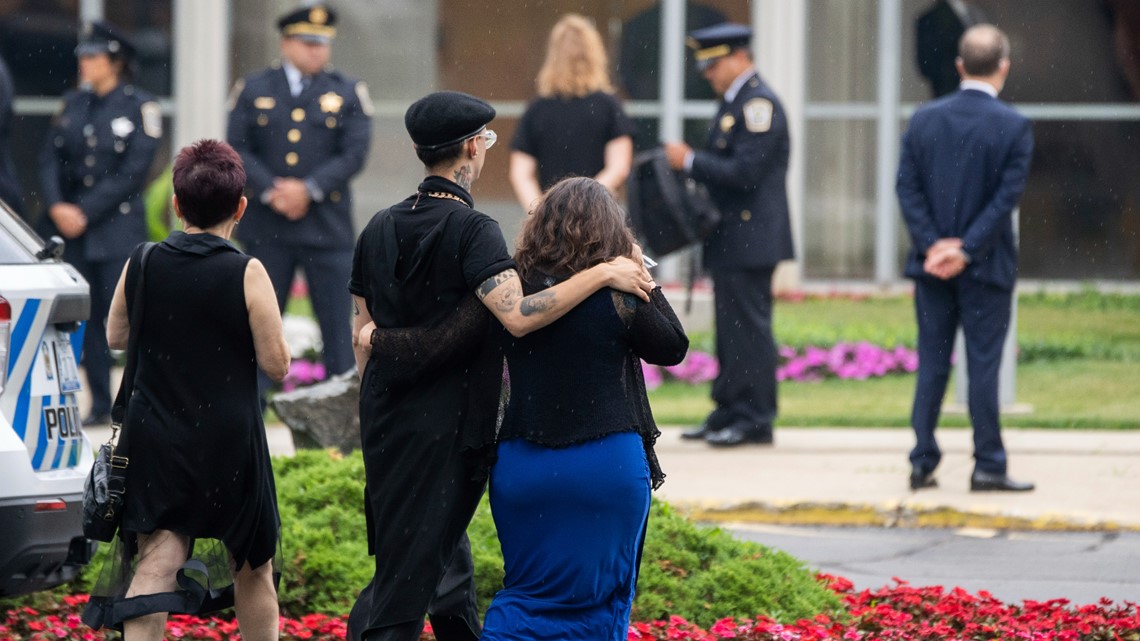 Highland Park shooting victims' funeral services begin - Vimarsana News