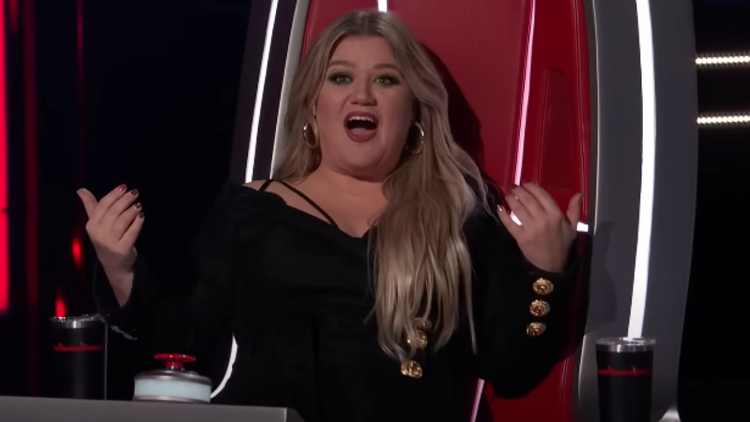 'The Voice': Kelly Clarkson Nearly Falls Out of Her Chair After Chance the Rapper's Joke