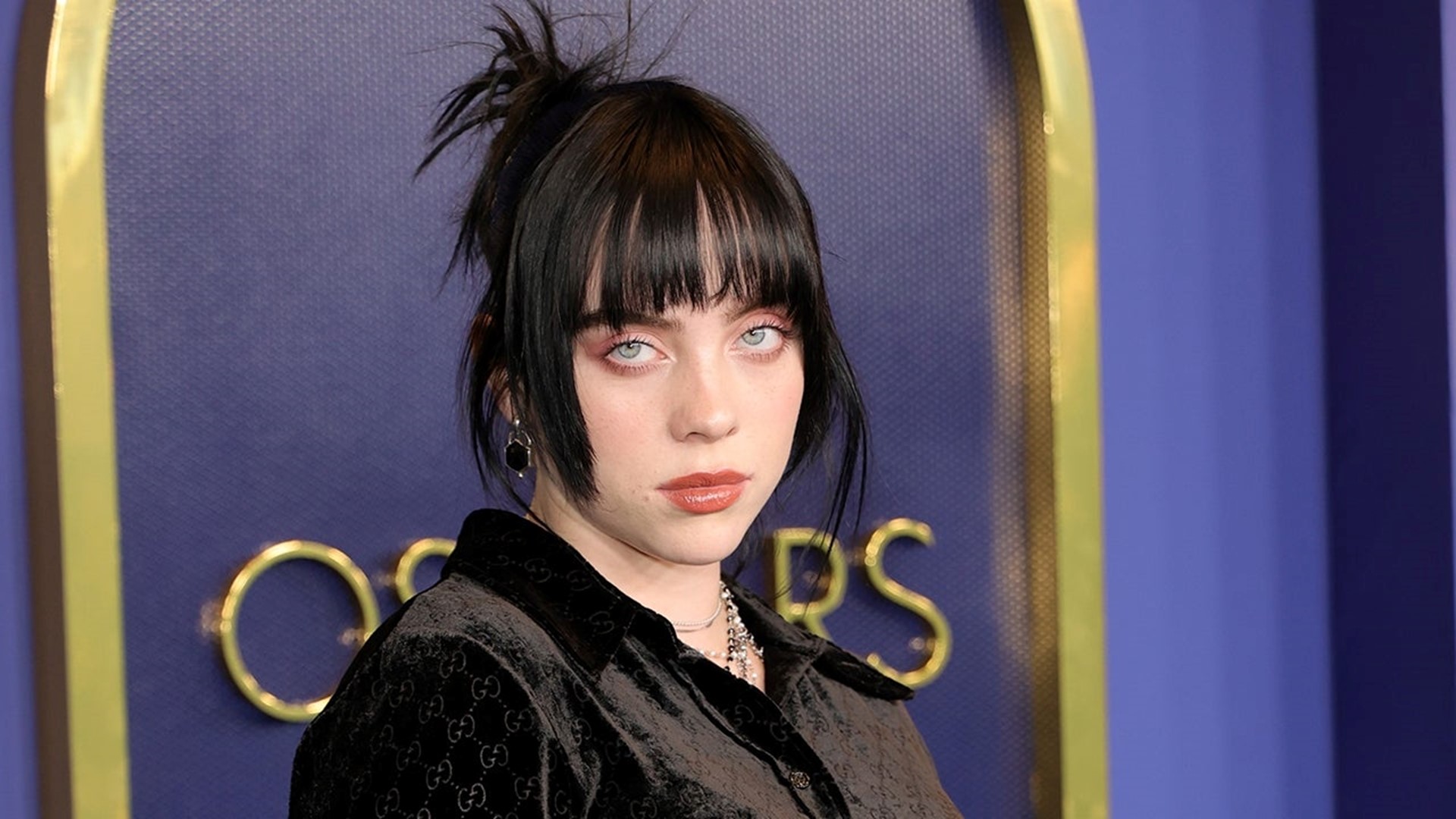 Billie Eilish Explains Why She Deleted Social Media Off Her Phone