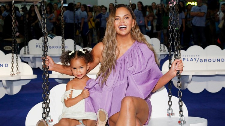 Chrissy Teigen's Daughter Luna Practices Being a News ...