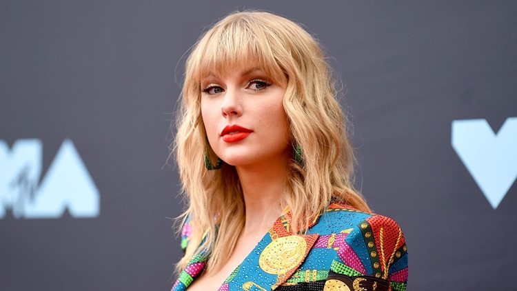 Taylor Swift Is Set to Direct Her First Feature Film -- With Her Own Script