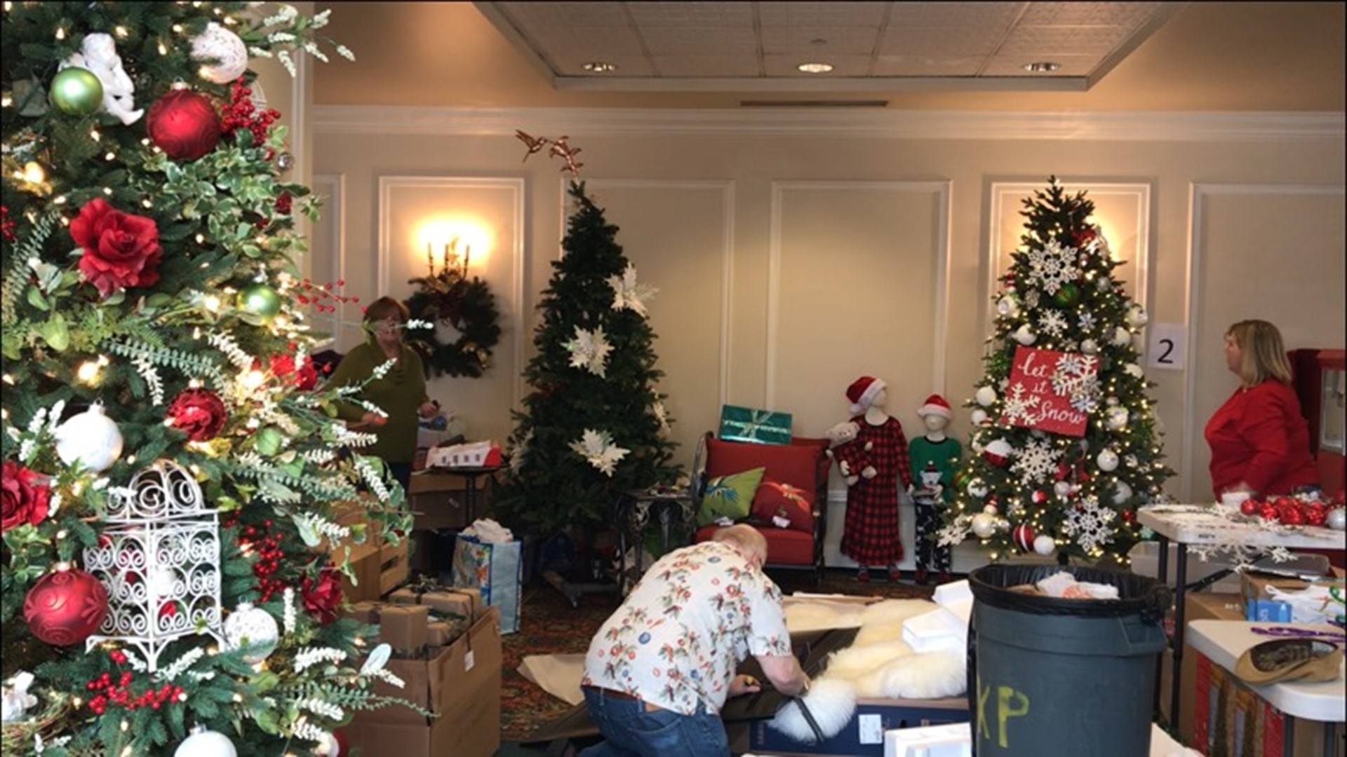 Army of volunteers creates Christmas Tree Elegance in Spokane