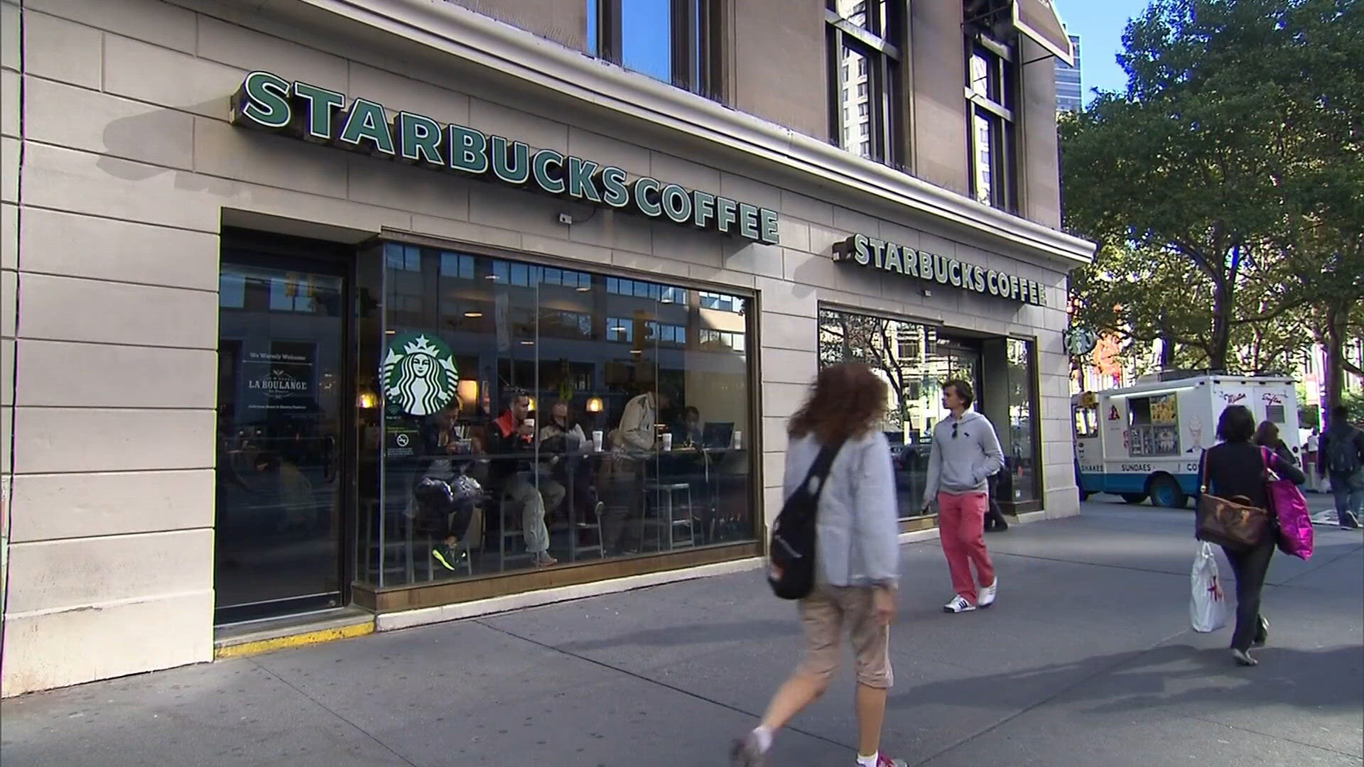 Starbucks announces return of Red Cup Day | wzzm13.com