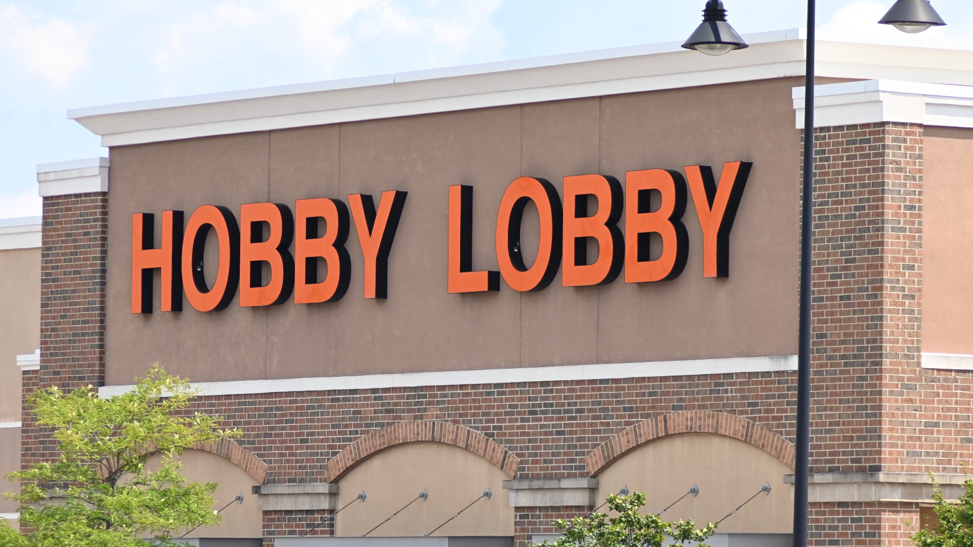 Hobby Lobby raising minimum fulltime hourly wage to 18.50