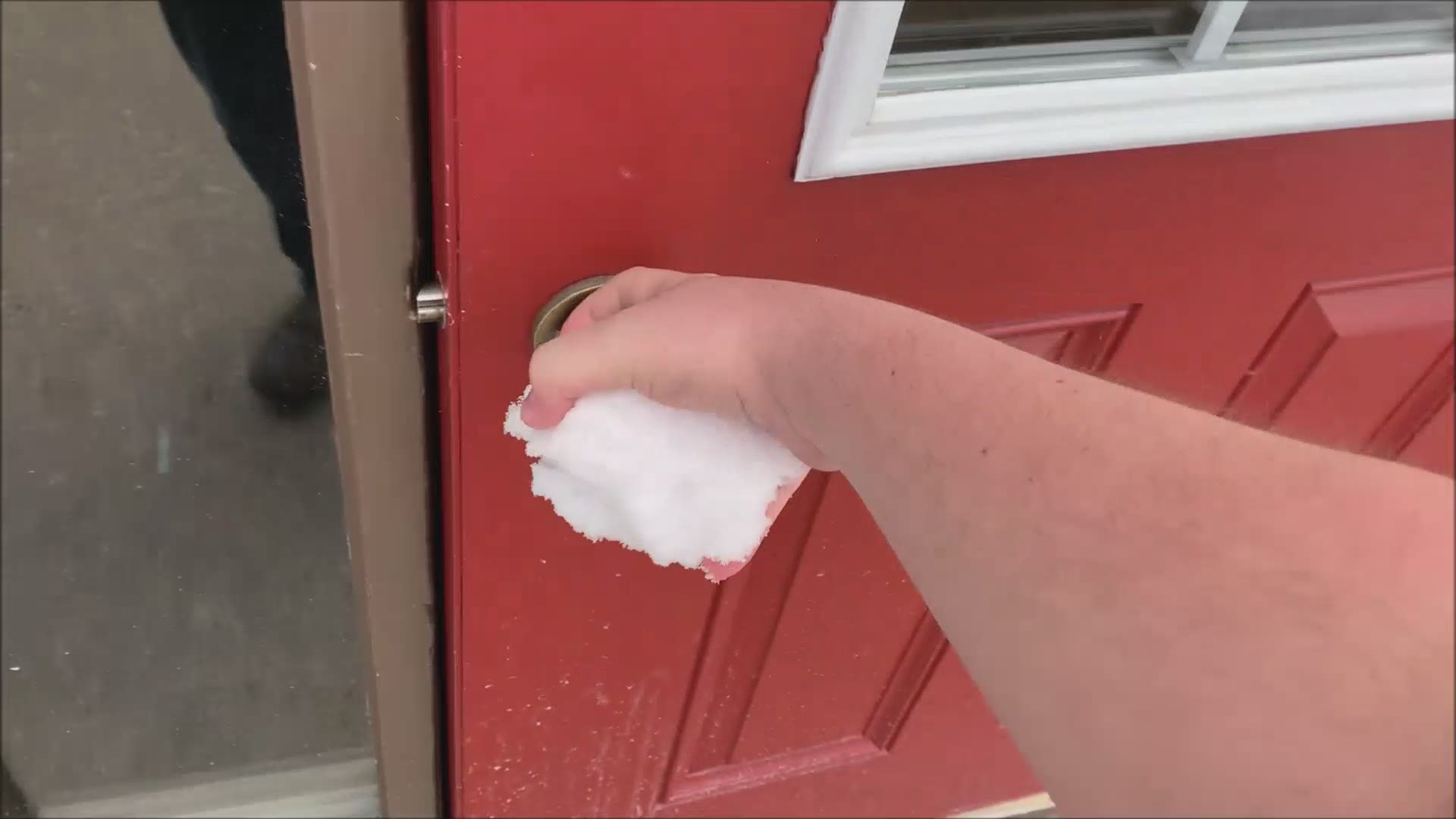 Time-lapse of a snowball melting. Observe how the liquid water is absorbed by the snow until reaching a level of saturation where it spills out.