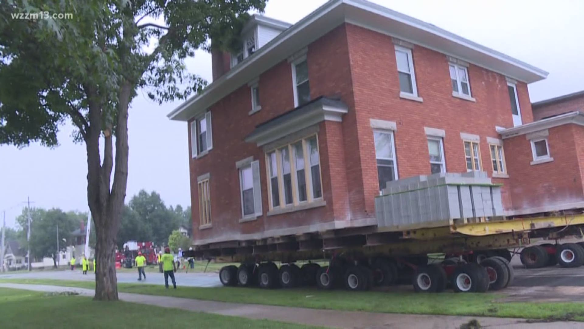 Hope College cottage being moved