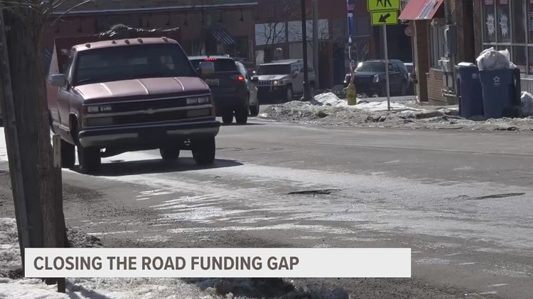 $3.9 billion deficit for Michigan roads, leaders discussing options for closing gap