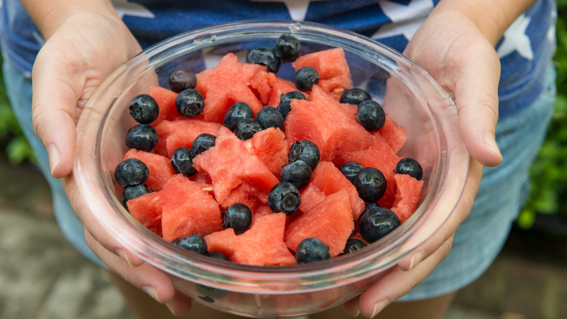 The Fourth of July doesn't only have to consist of fatty foods or sugary sweets.  Registered Dietitian Sara Nychypor from Mercy Health shares healthy recipes for your Fourth of July picnic!