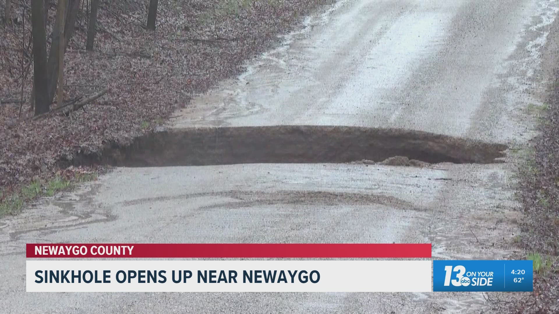 Sinkhole ‪ Car takes nosedive into massive sinkhole in Fremont | wzzm13.com