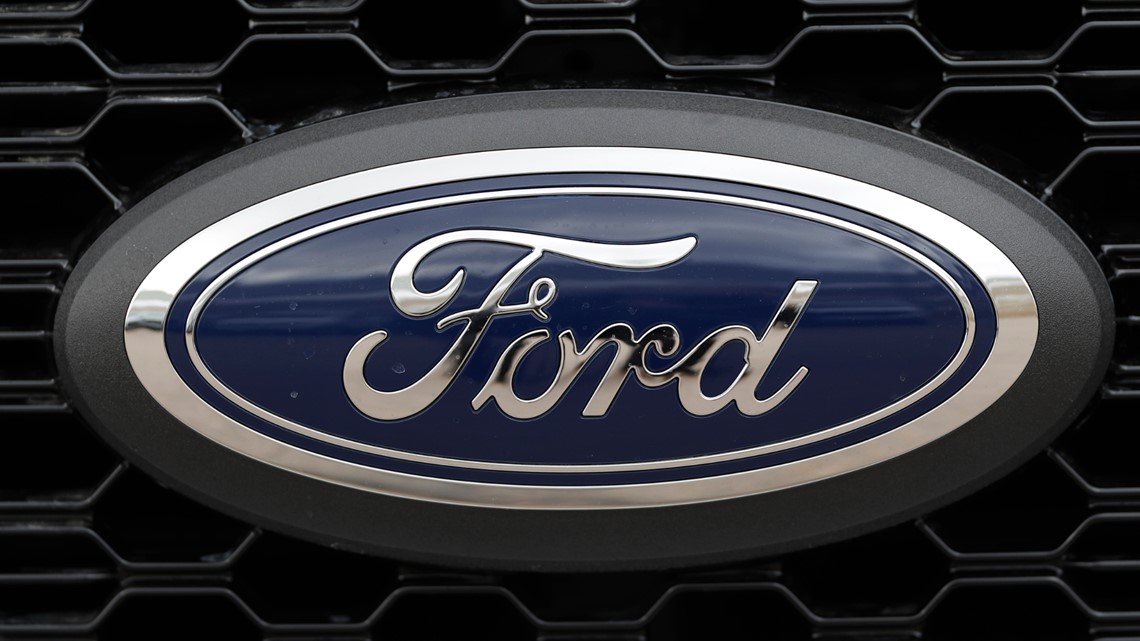 Ford recalls big trucks for tailgate opening issue