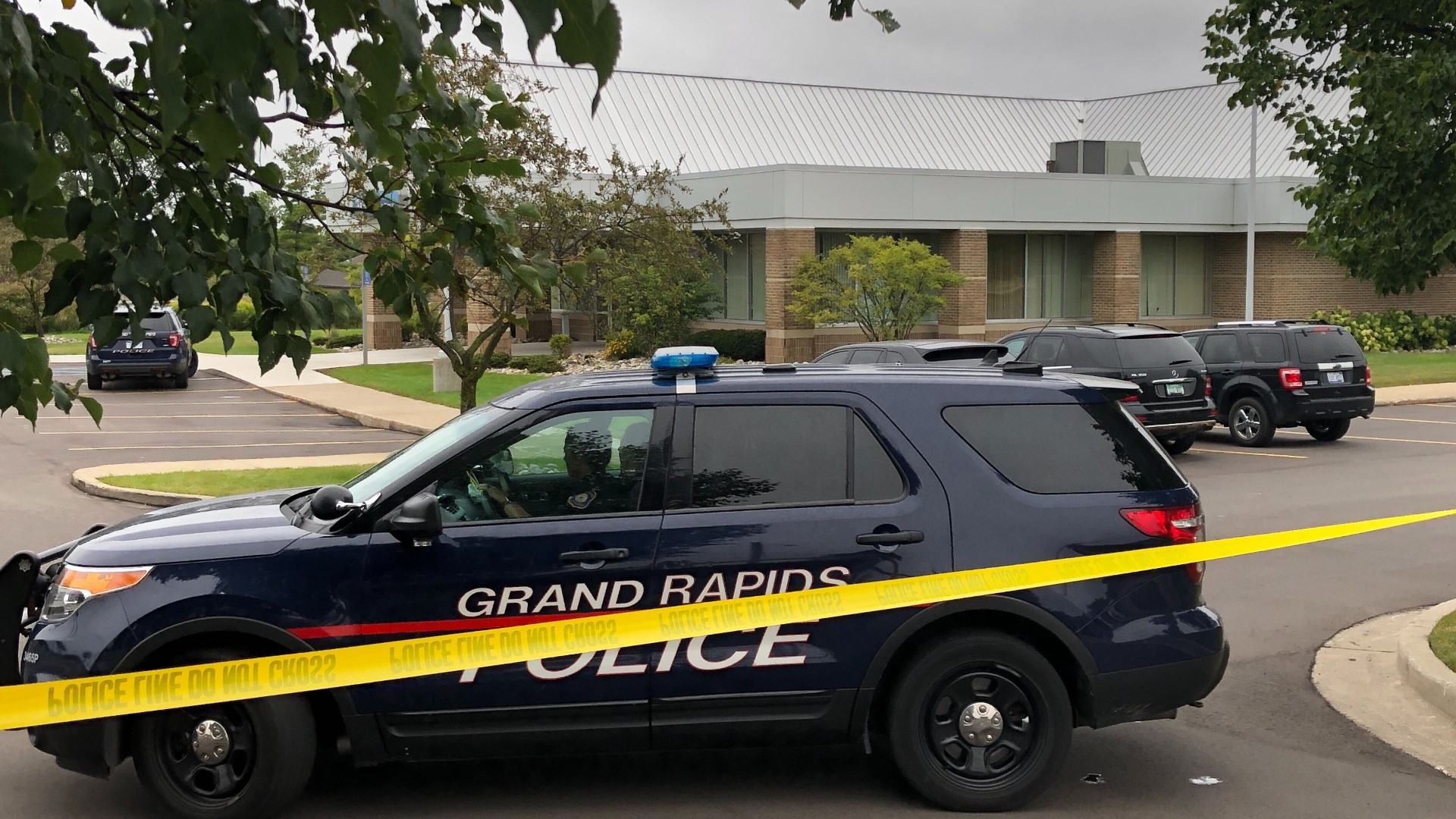Police release photos of suspect in Grand Rapids bank robbery | wzzm13.com