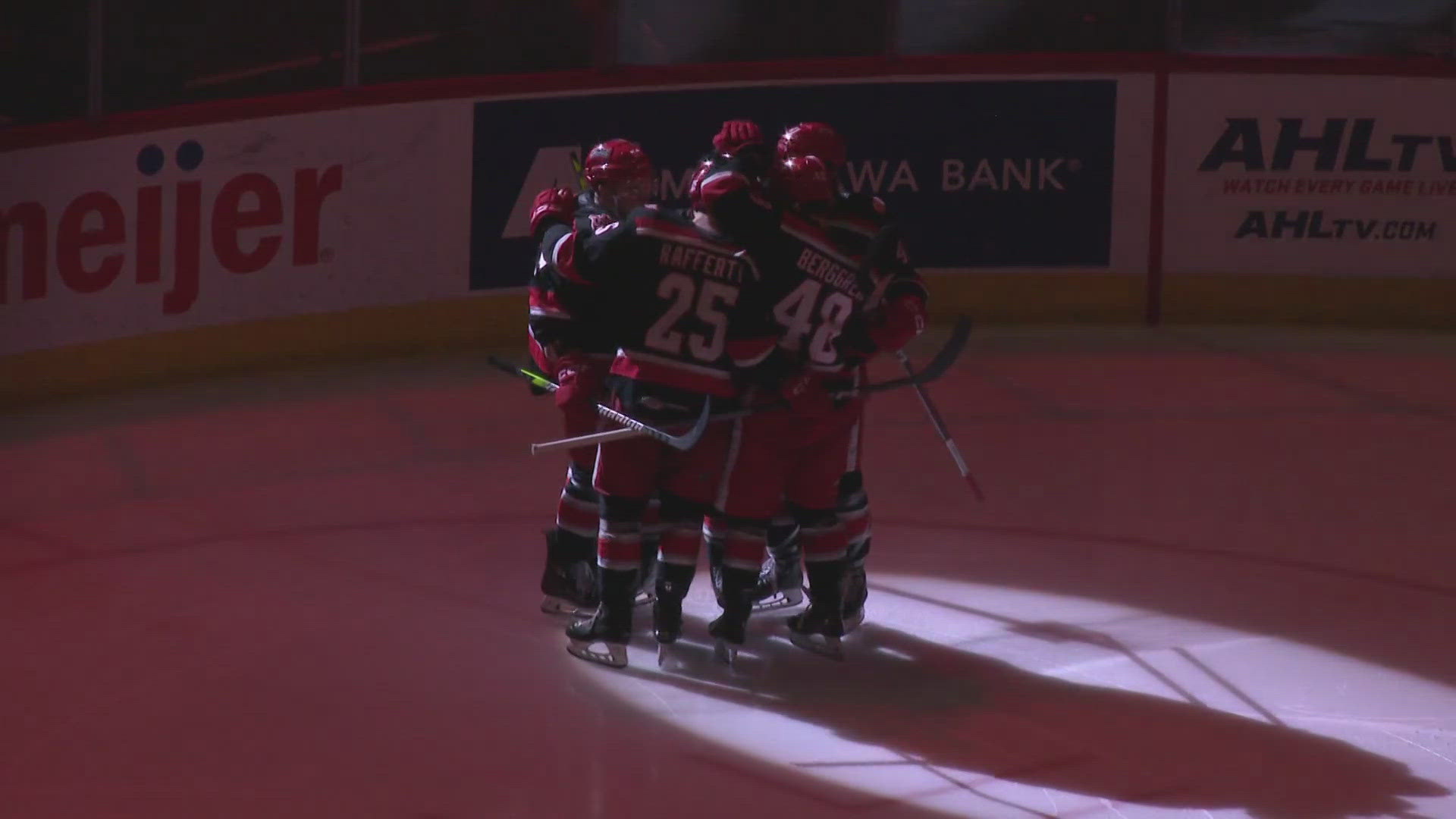 Jonathan Berggren scores in overtime to give Griffins 4-3 Game 3 victory
