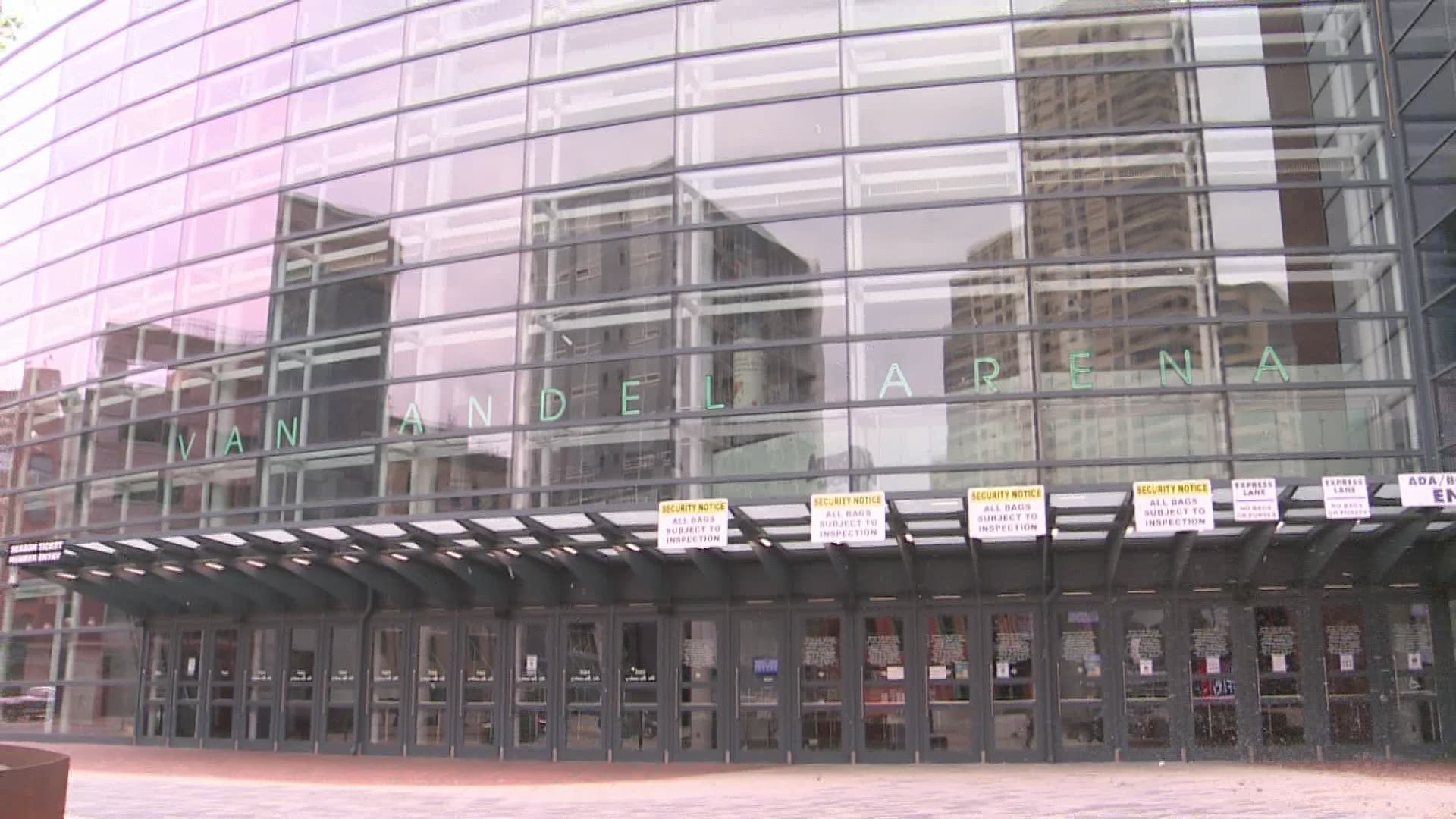 It's been more than a year since a full capacity crowd has cheered on their favorite artist at the Van Andel Arena.