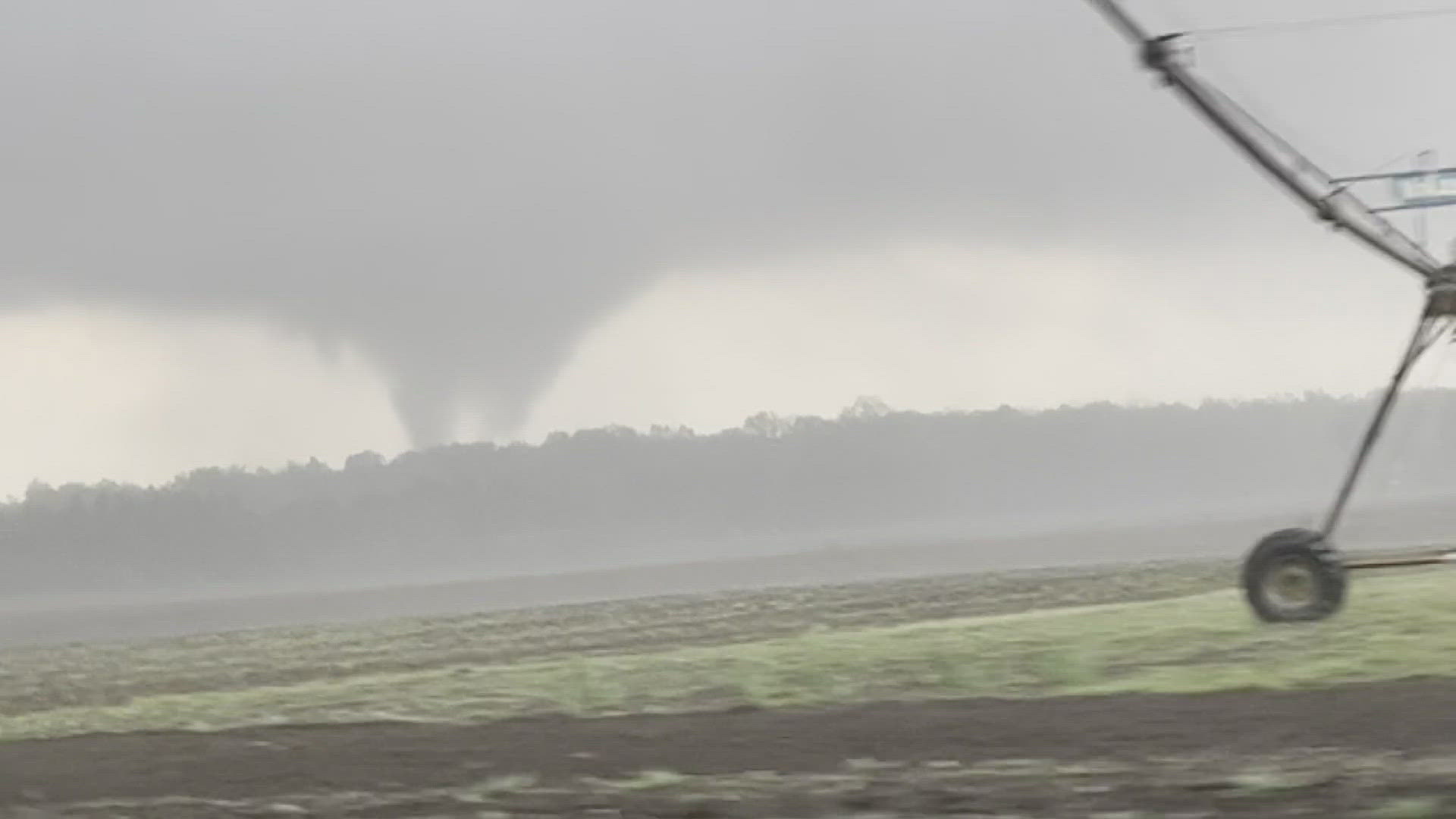 13 ON YOUR SIDE meteorologists describe video showing multi-vortex tornado in Colon, MI.