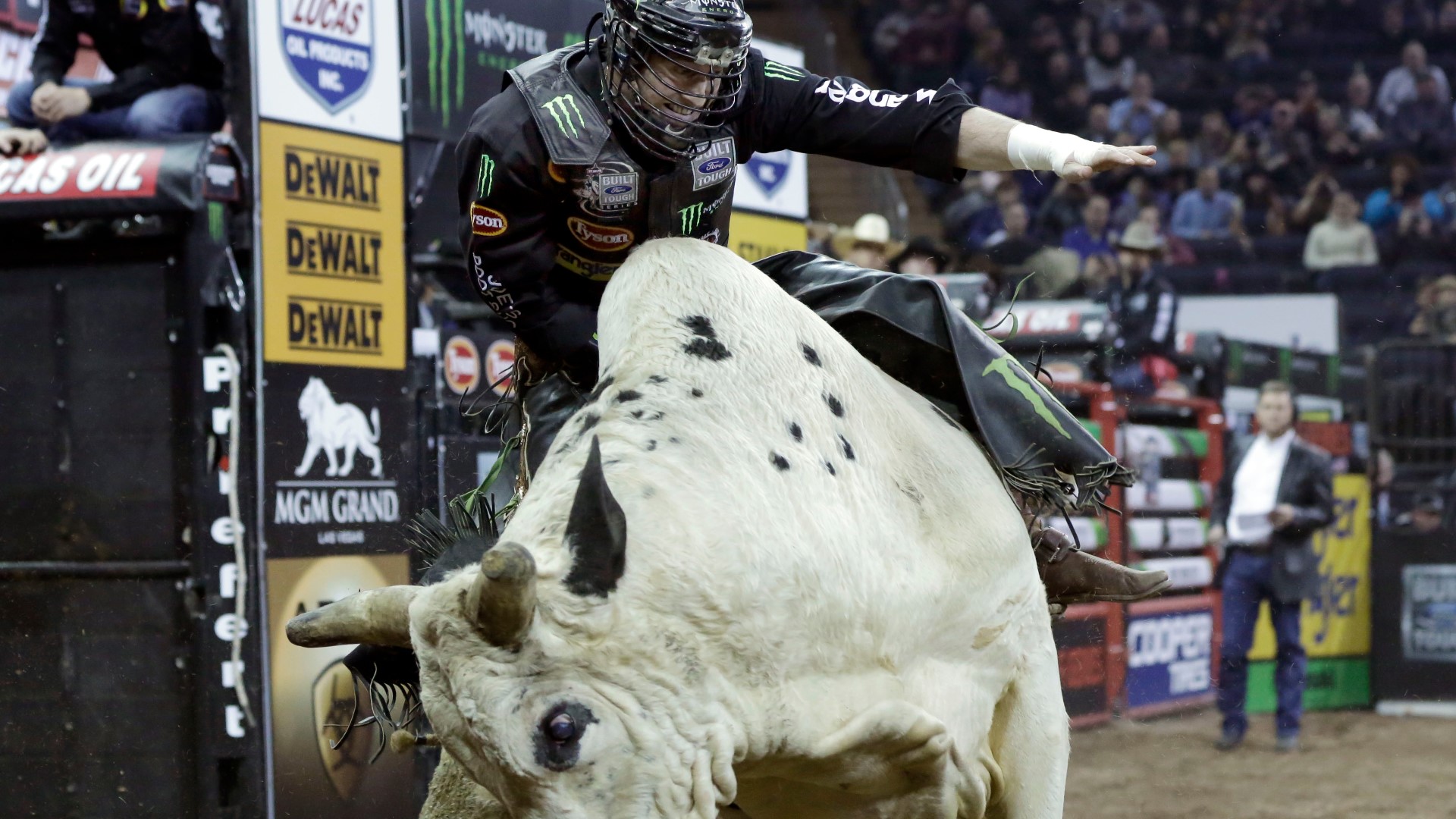 Professional bull riders hit Grand Rapids for high-energy show