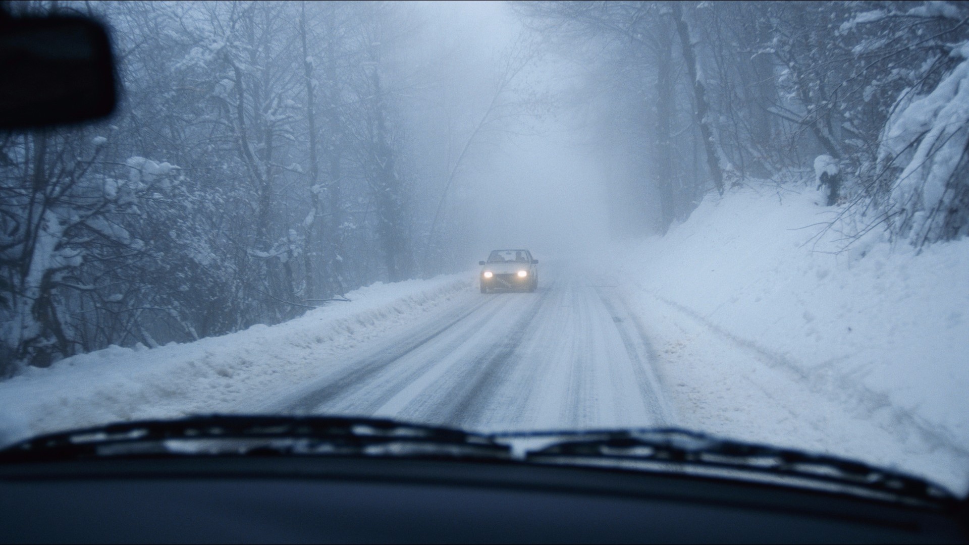 What to keep in your car in case of a snowy emergency
