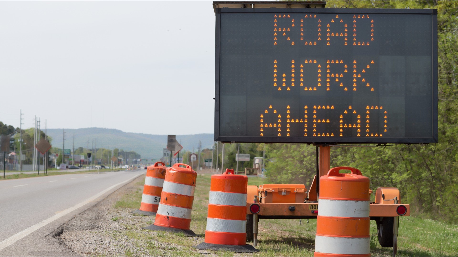 Michiganders all know we have two seasons – Winter and Road Construction. We spoke with Michigan Auto Law Attorney Brandon Hewitt about Michigan traffic laws in construction zones and what to do if you experience a fender bender.