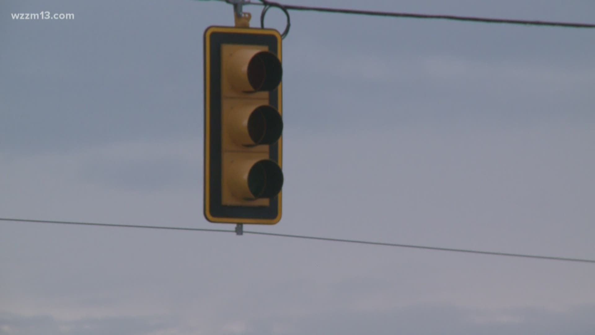 Power outages: What to do if a traffic light is out in Michigan