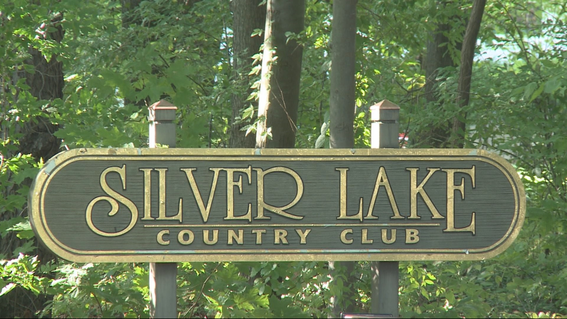 Silver Lake Country Club closed; remaining equipment to be auctioned