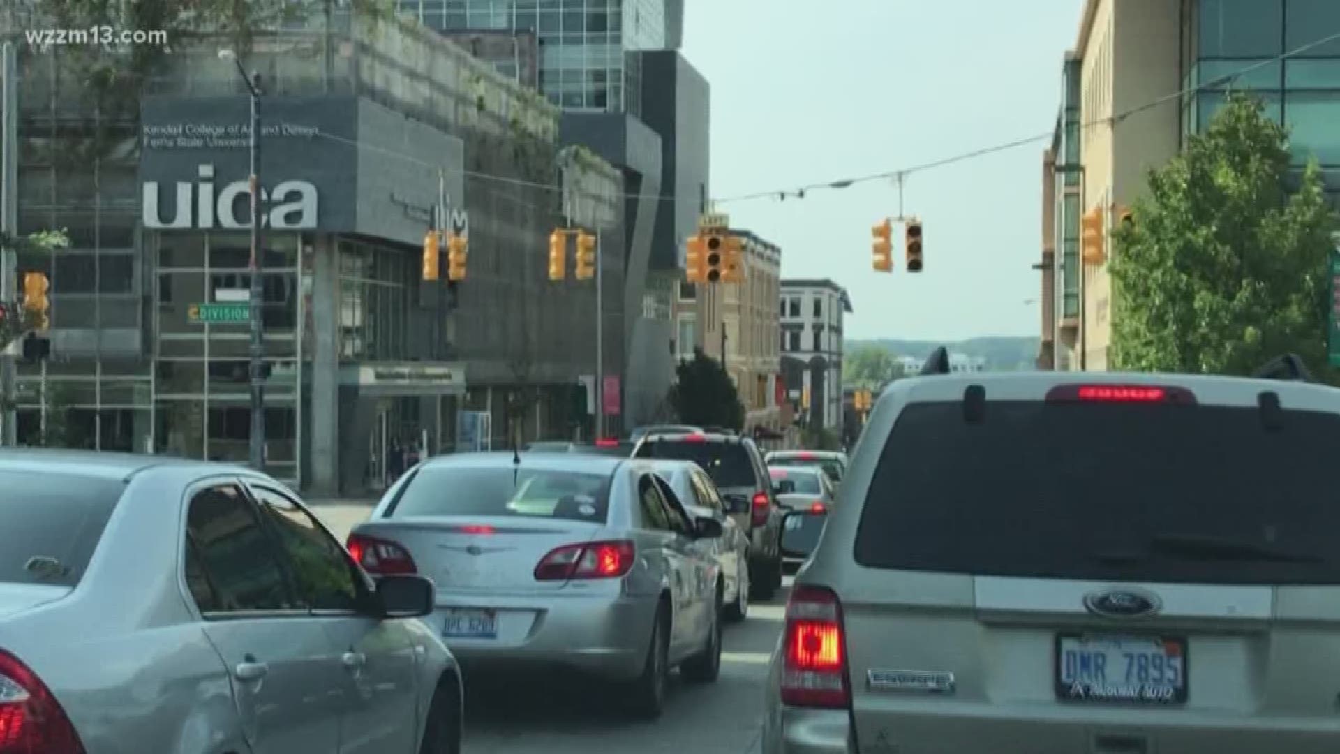 Power outage shuts down street lights in downtown Grand Rapids