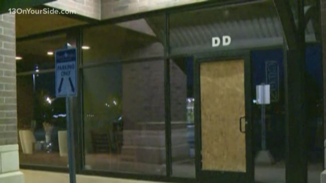 Authorities are investigating an break-in at a jewelry store in Wyoming after a tripped alarm alerted them of the incident.