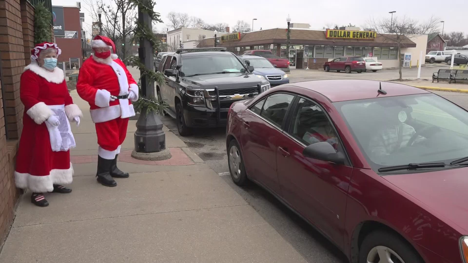 Chit Chat With Santa Brings Santa To Your Living Room Through Virtual Visits Wzzm13 Com