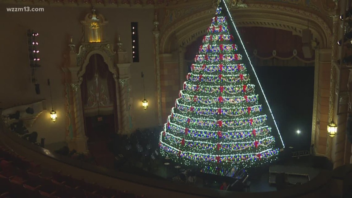 Singing Christmas Tree at Mona Shores