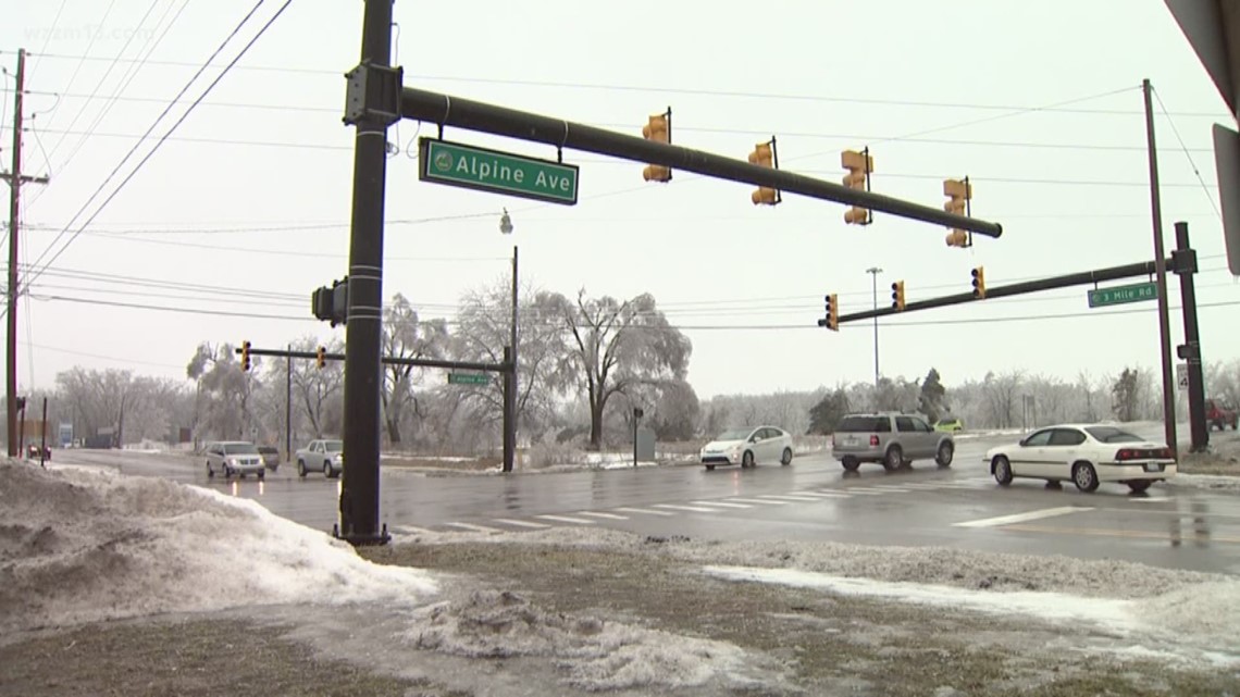 Power outages: What to do if a traffic light is out in Michigan