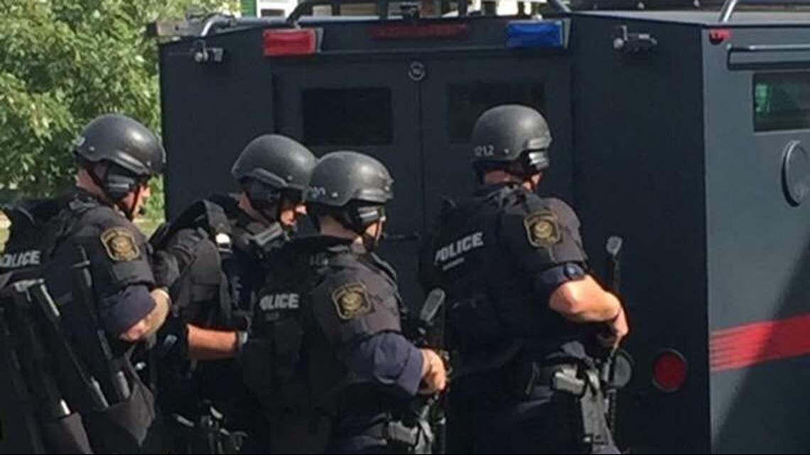 Police Grand Rapids standoff suspect in custody after swinging ax at family members