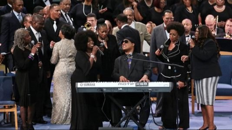 Aretha Franklin funeral: Detroit and world pay respect in 8-hour service