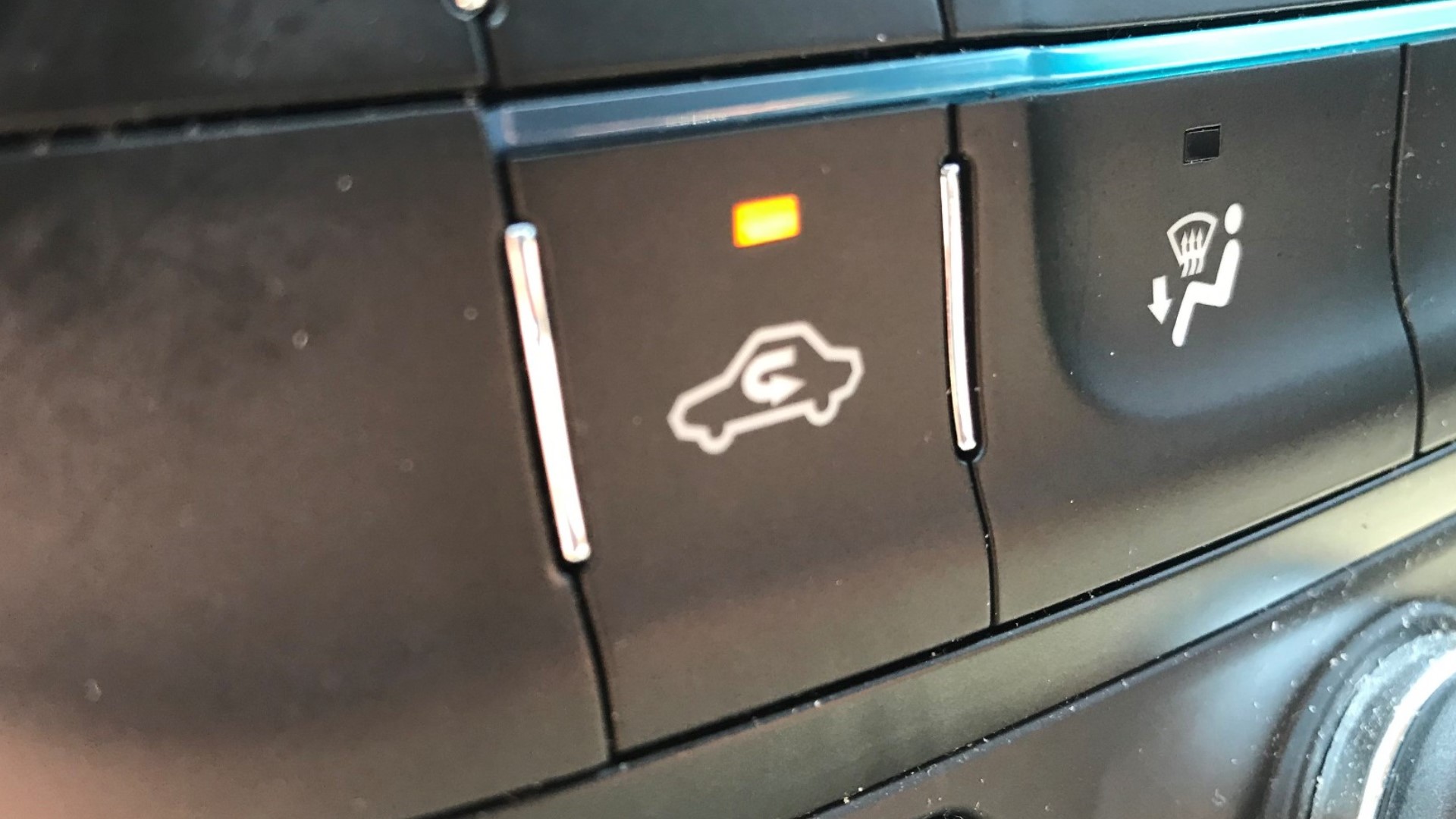 here-s-an-overlooked-button-on-your-car-which-may-help-you-save-on-gas