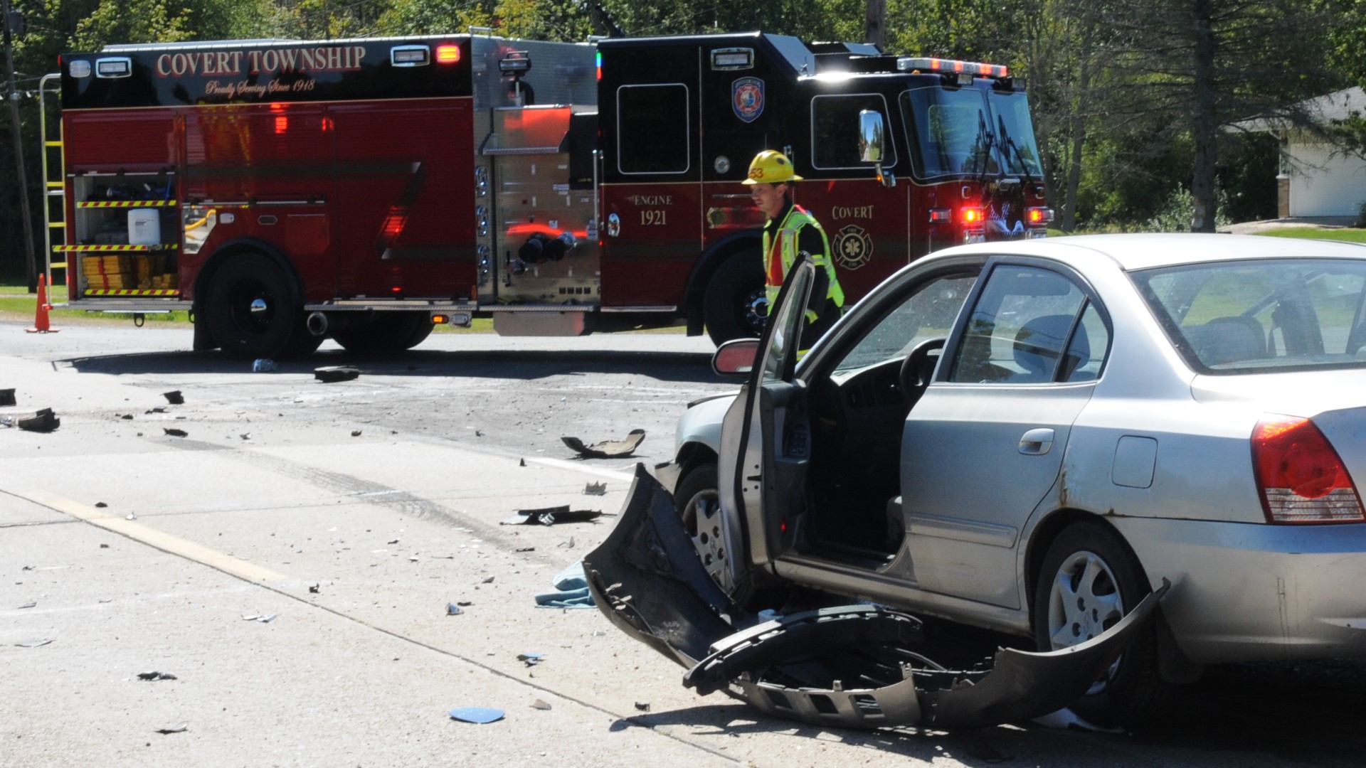 1 killed in 4-vehicle crash in Van Buren County | wzzm13.com
