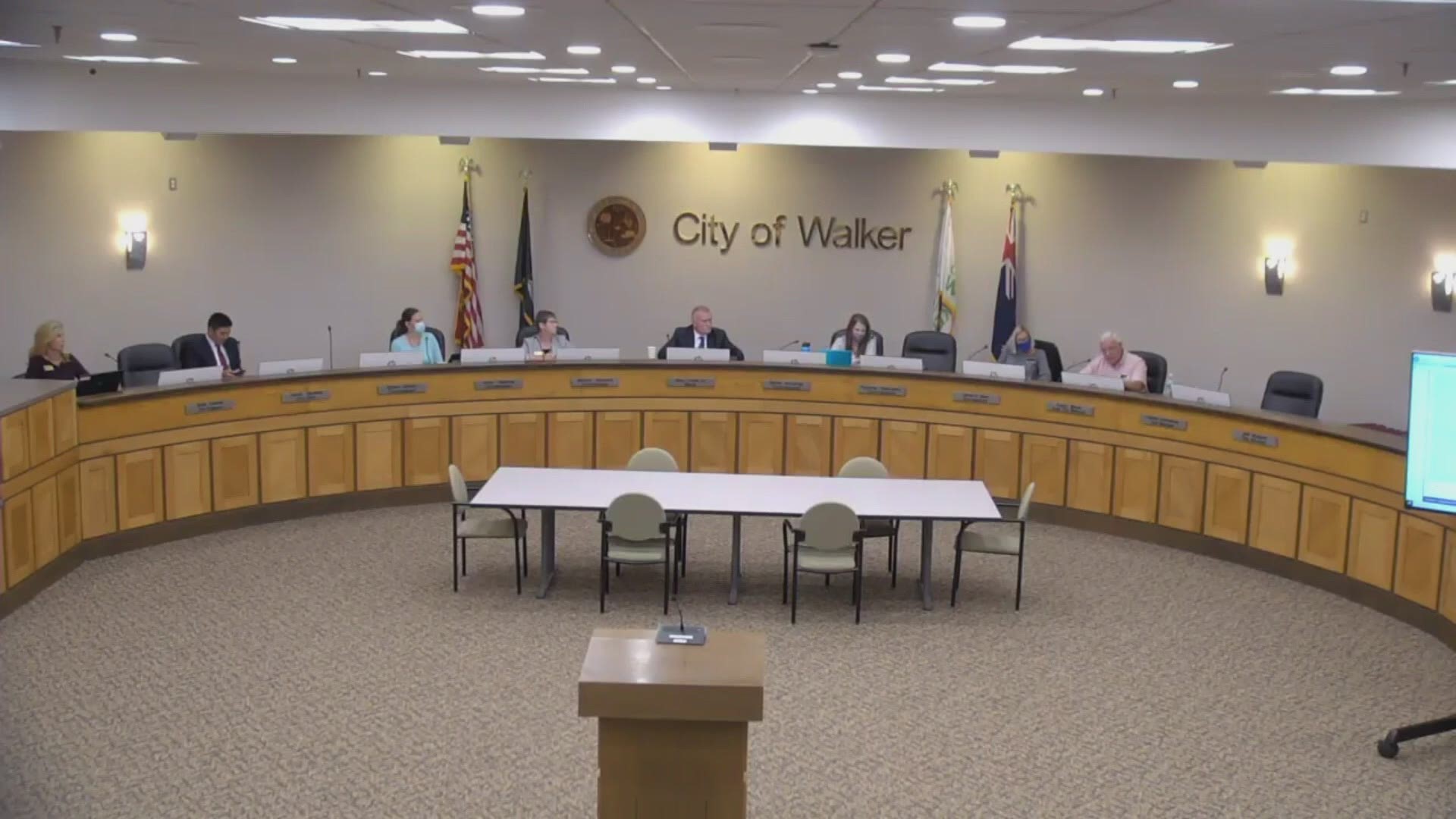 A dispute between a city commissioner and the mayor was on display at Monday's commission meeting.