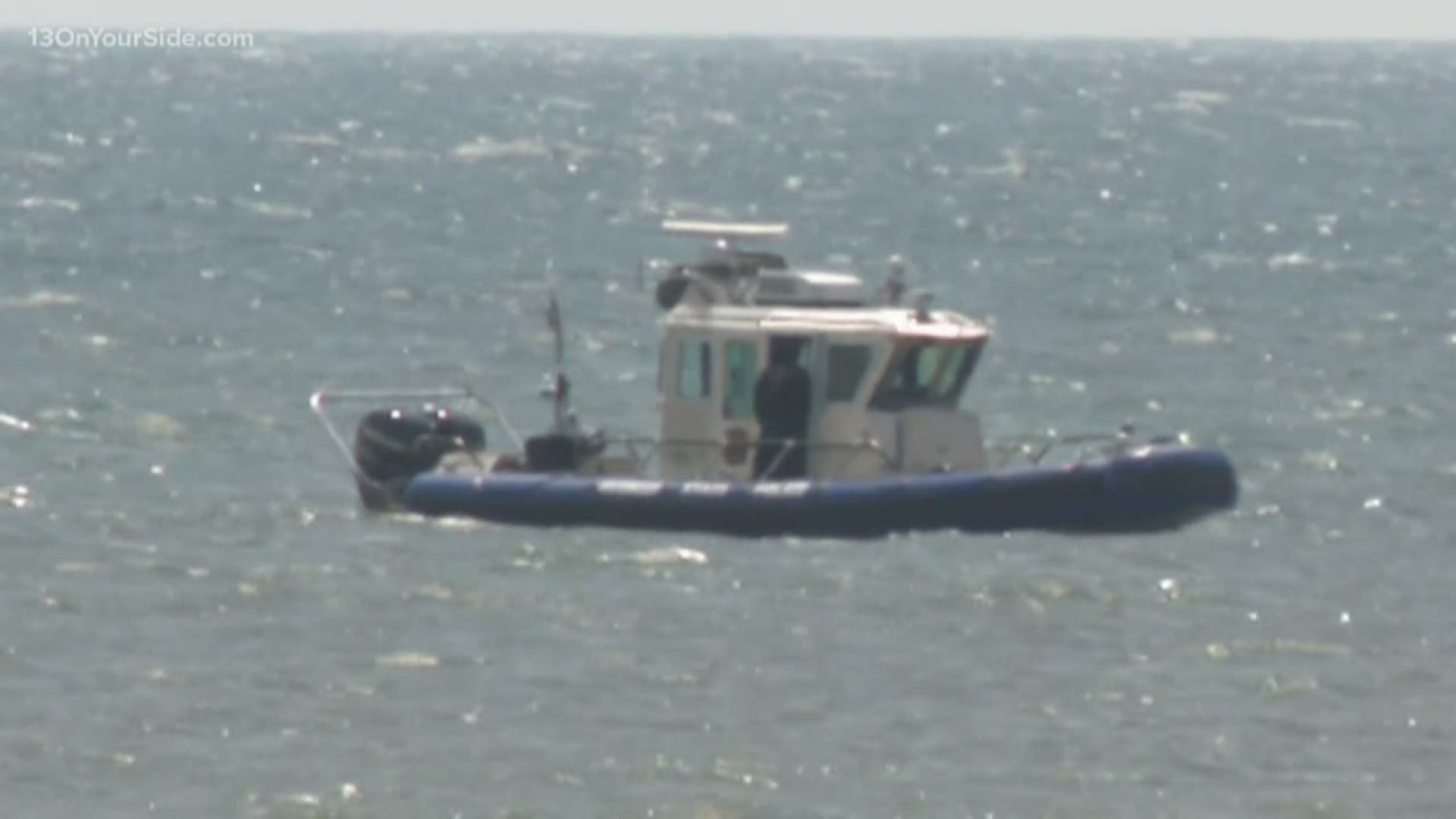 Search crews continue to look for 18-year-old in Lake Michigan