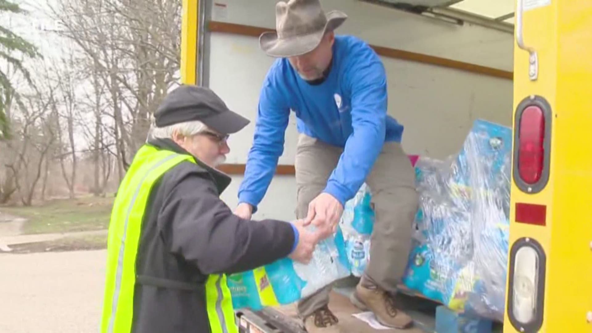 West Michigan resumes collecting water for Flint