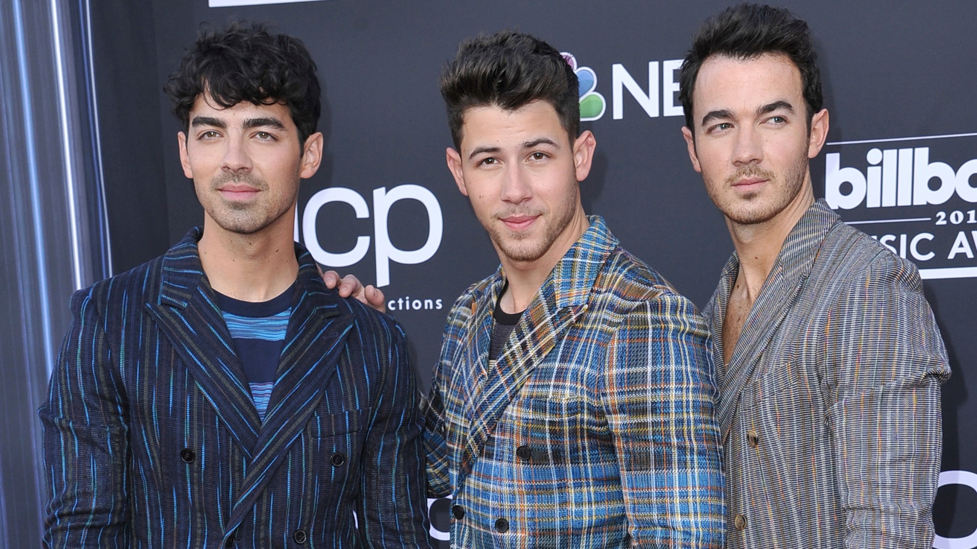 We've got an amazing give away for you! My West Michigan is partnering with the Van Andel Arena to give away five pairs of tickets to see the Jonas Brothers Happiness Begins concert on Sept. 8. And you'll be watching the show in style in one of Van Andel Arena's premium suites.
