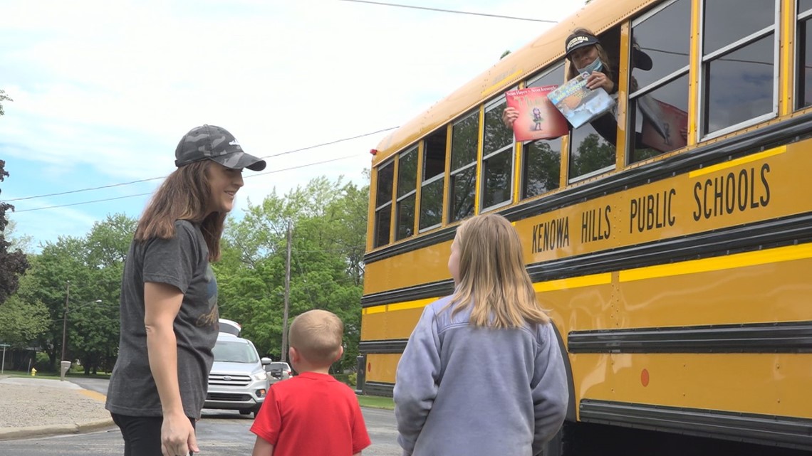 Kenowa Hills Teachers pass out 800 new books to kids on bus route