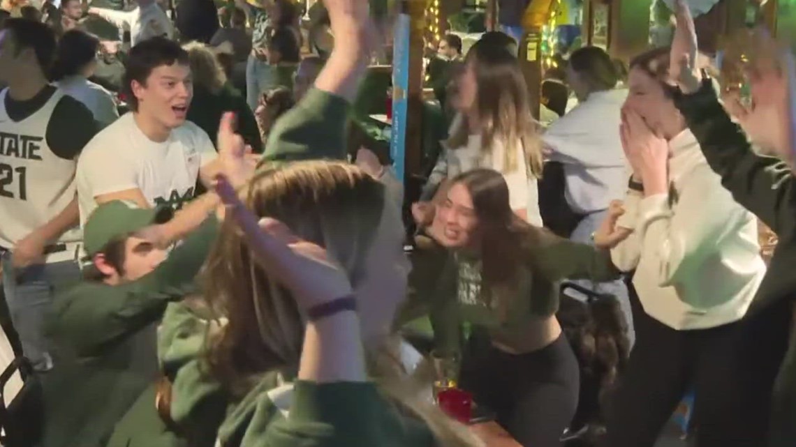 MSU students pack bars and restaurants to watch Sweet 16