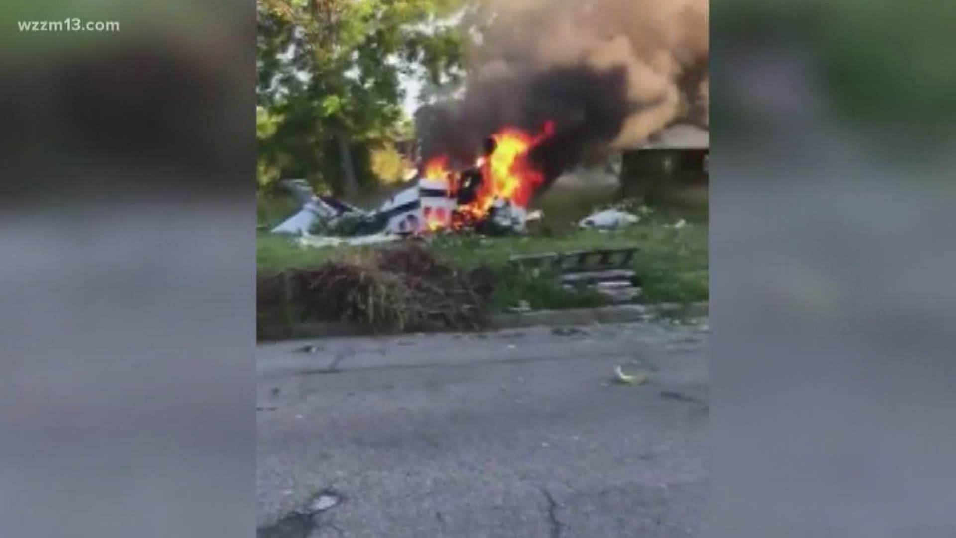Small plane crashed in Detroit
