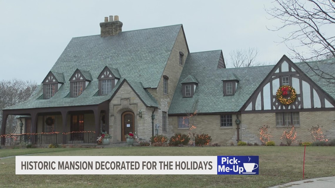 Grand Rapids mansion decorated for the holidays, offering tours