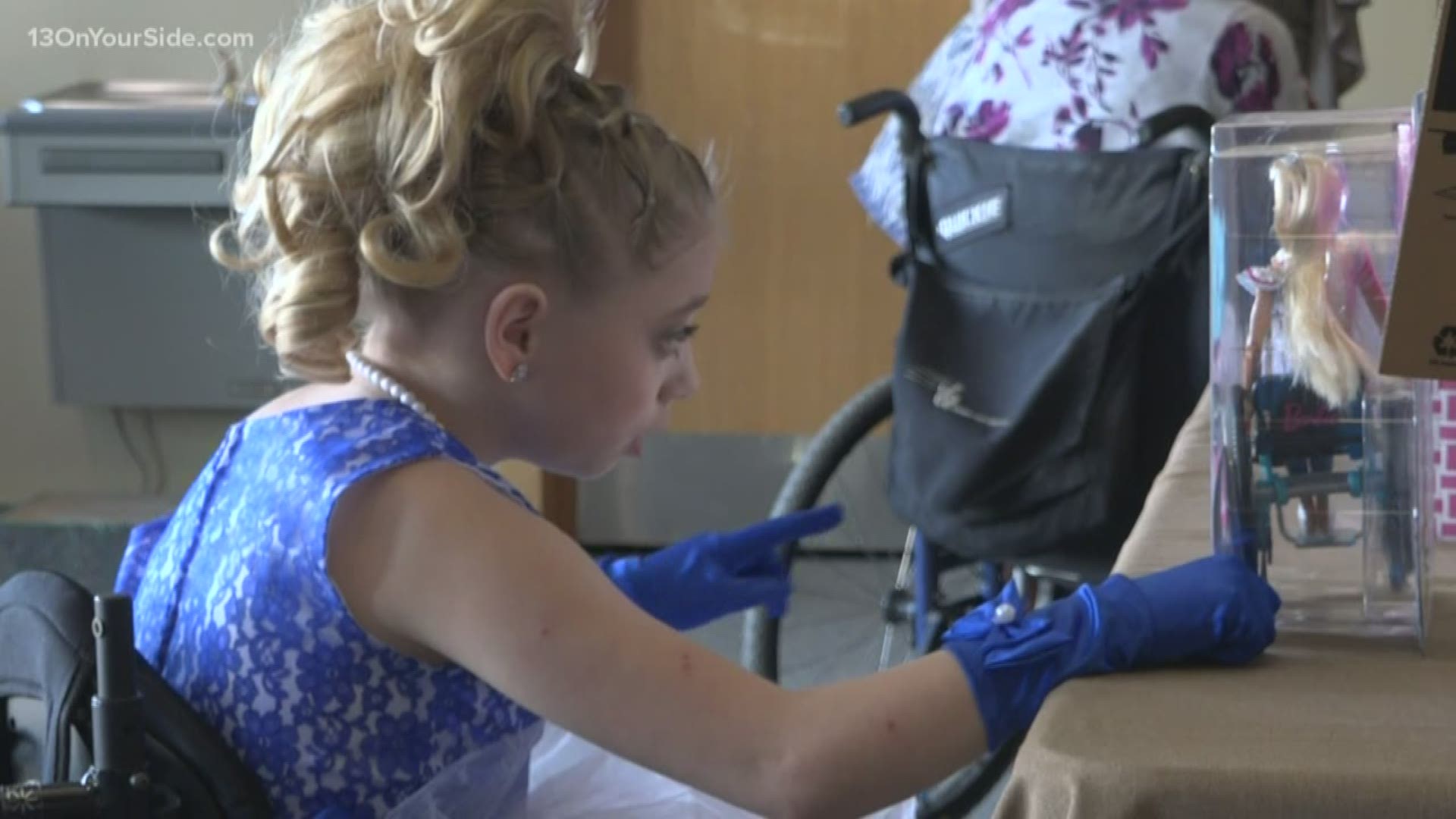 A 10-year-old girl who invented wheelchair body coats was given a special honor on Saturday.