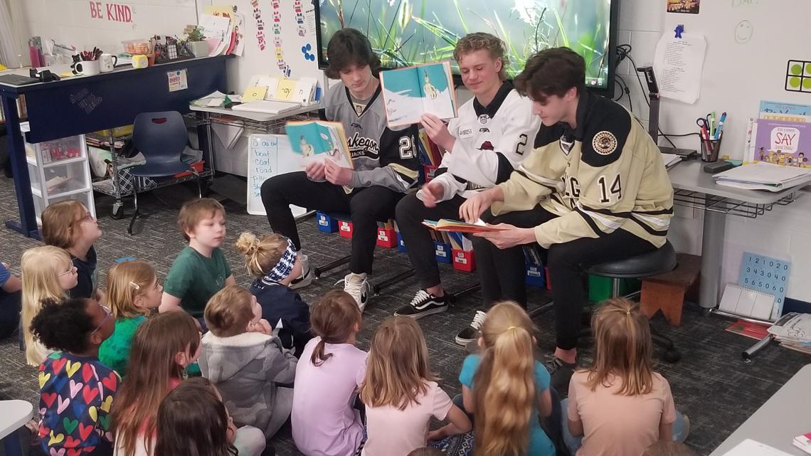 Muskegon hockey players promote literacy