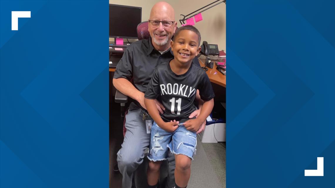 Superintendent continues first day of school photo tradition - Vimarsana News