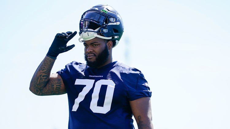 Anthony Bradford keeps Muskegon on his mind with Seahawks