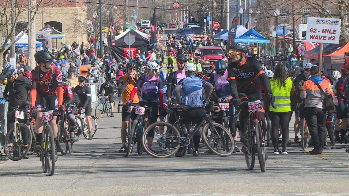 Barry-Roubaix gravel bike race draws thousands of cyclists to Hastings ...