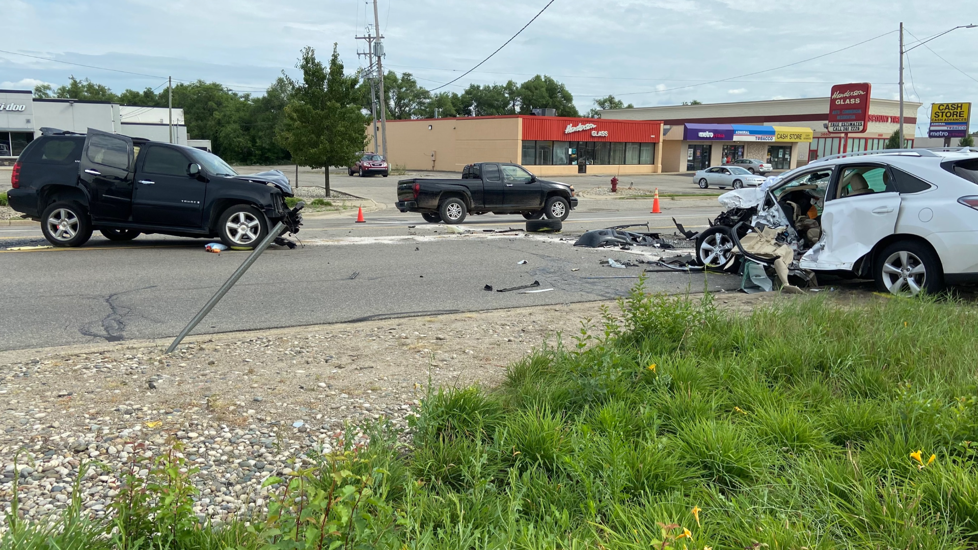 2 injured in Plainfield Avenue crash Sunday | wzzm13.com